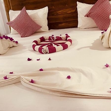 Swiss Kiss Beach Resort Uppuveli Exterior foto