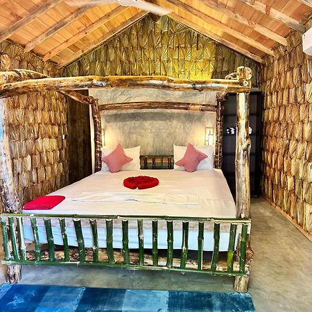 Swiss Kiss Beach Resort Uppuveli Exterior foto