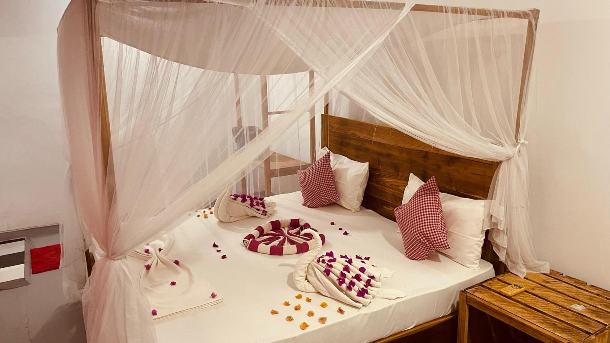 Swiss Kiss Beach Resort Uppuveli Exterior foto