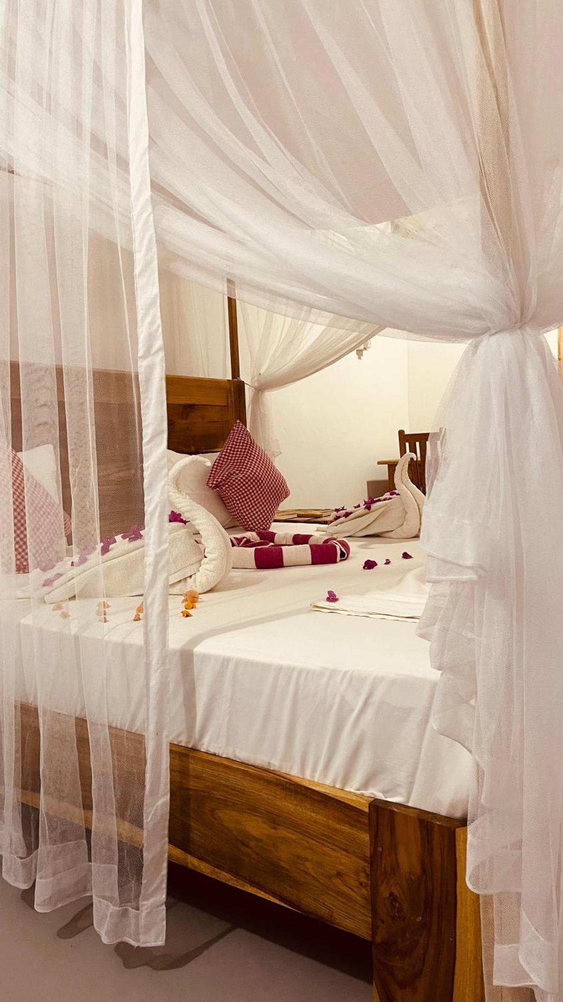 Swiss Kiss Beach Resort Uppuveli Exterior foto
