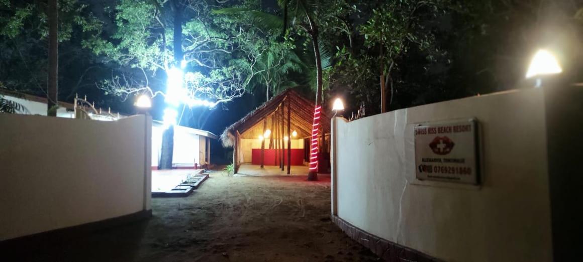 Swiss Kiss Beach Resort Uppuveli Exterior foto