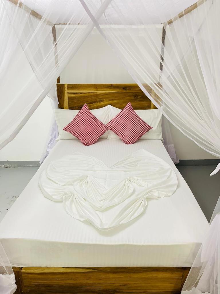 Swiss Kiss Beach Resort Uppuveli Exterior foto
