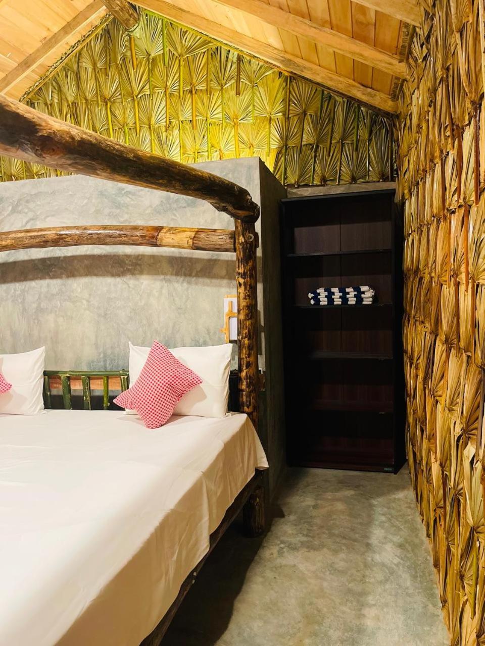 Swiss Kiss Beach Resort Uppuveli Exterior foto